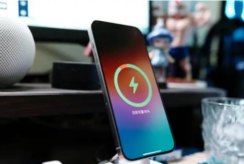 睢宁苹果15换屏服务分享用什么充电器给iPhone15充电更好 